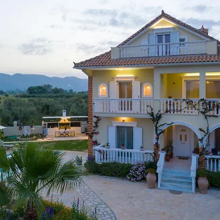 Antigoni's Family House! شقة *