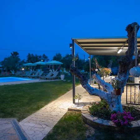 Antigoni's Family House! شقة