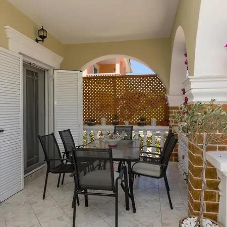 Antigoni's Family House! Apartment *