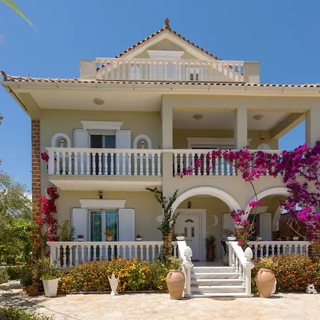 Antigoni's Family House! Apartament