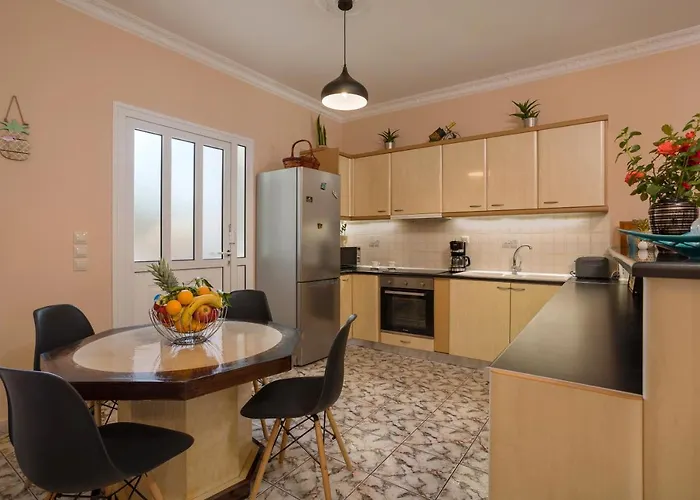 Antigoni's Family House! アパート *