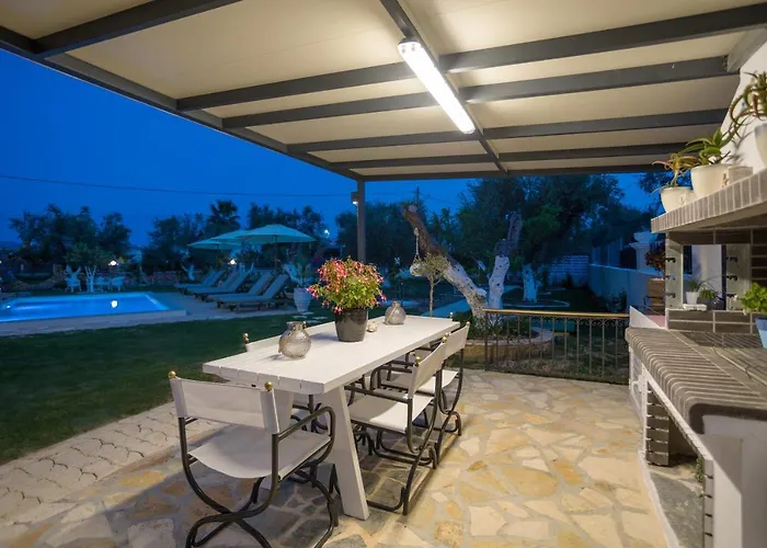 Antigoni's Family House! Apartament